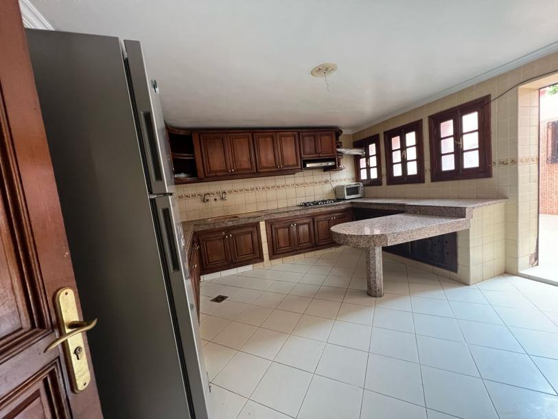 Elegant Villa with Pool, Garden, Hammam, and Spacious Living Areas for Sale-3