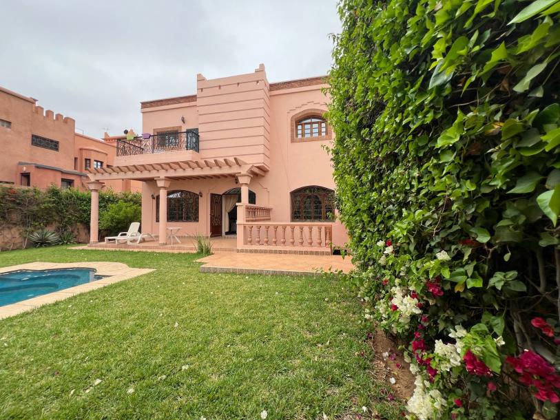 Elegant Villa with Pool, Garden, Hammam, and Spacious Living Areas for Sale-2